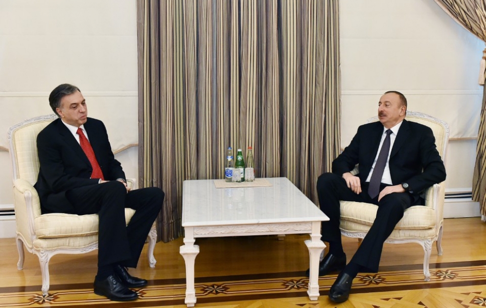 Präsident Ilham Aliyev trifft mit Präsident von Montenegro Filip Vujanović zusammen VIDEO