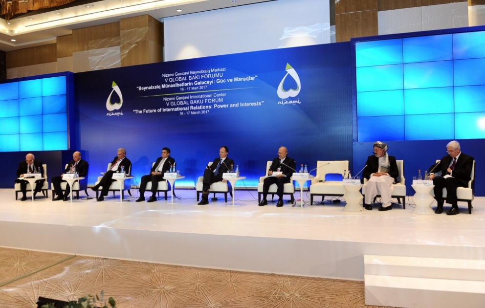 Forum çərçivəsində keçirilən paneldə terrorizmlə mübarizədə yeni üsul və strategiyalardan danışılıb VİDEO