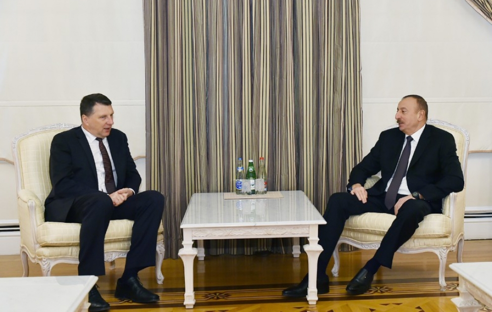 Rencontre du président Ilham Aliyev avec le président letton Raimonds Vejonis VIDEO
