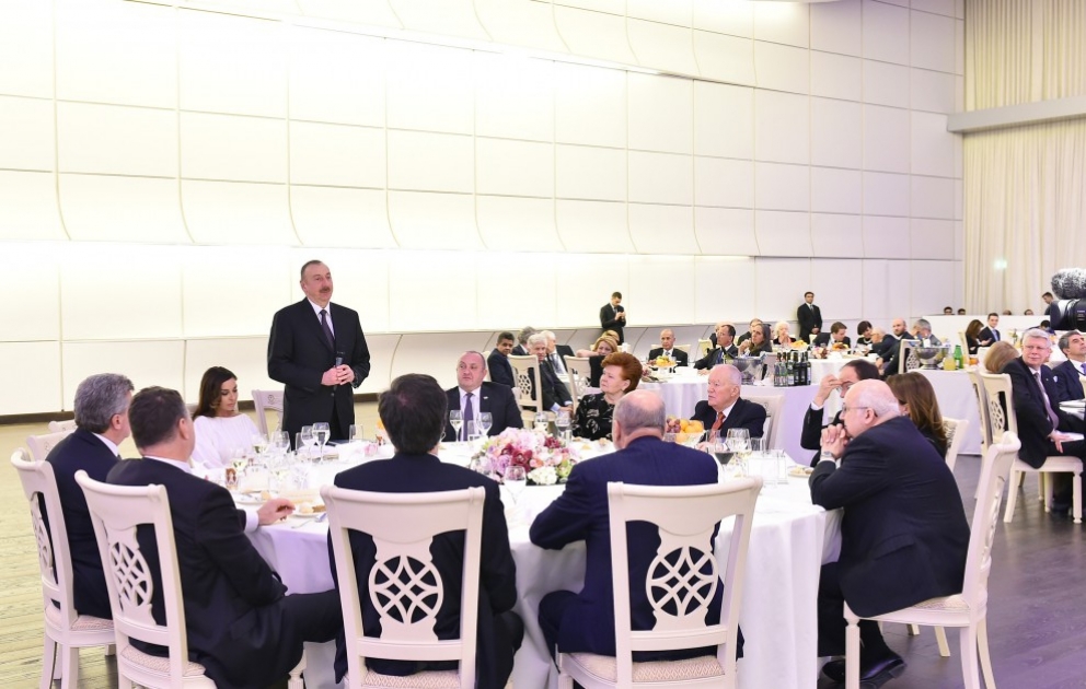 Beşinci Qlobal Bakı Forumunun iştirakçılarının şərəfinə ziyafət verilib YENİLƏNİB VİDEO