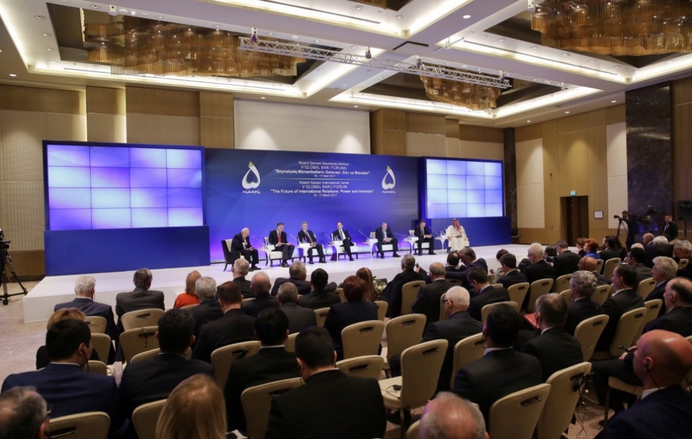 V. Globales Baku Forum setzt seine Arbeit mit Sitzung zum Thema "Zukunft der internationalen Beziehungen" fort VIDEO