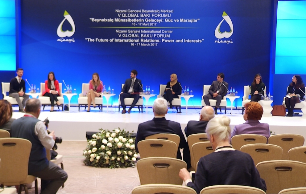 Bakı Forumunun “Gənclər danışır, biz dinləyirik” mövzusunda plenar sessiyası maraqlı müzakirələrlə yadda qalıb VİDEO