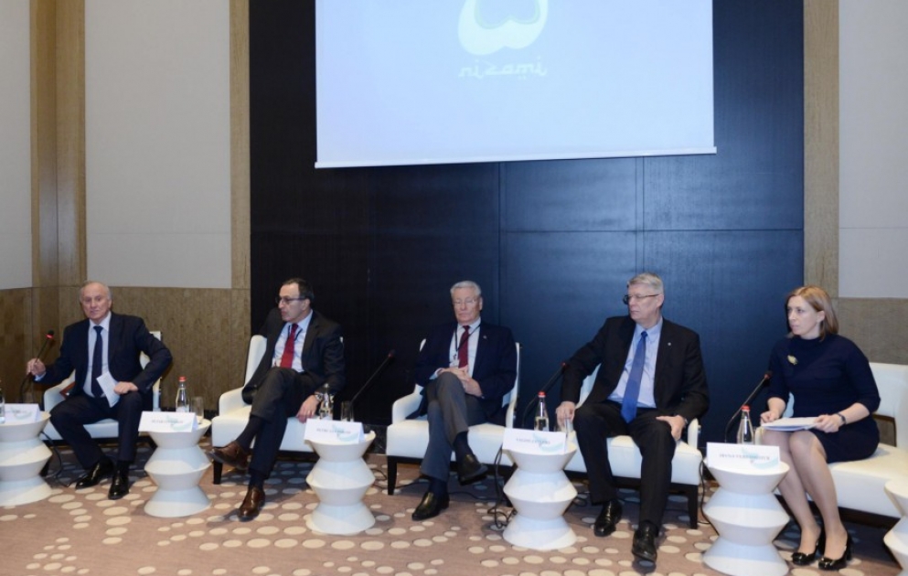 V Qlobal Bakı Forumu çərçivəsində Qara dəniz-Baltik dənizi təhlükəsizlik icmasının yaradılması məsələsi müzakirə edilib VİDEO