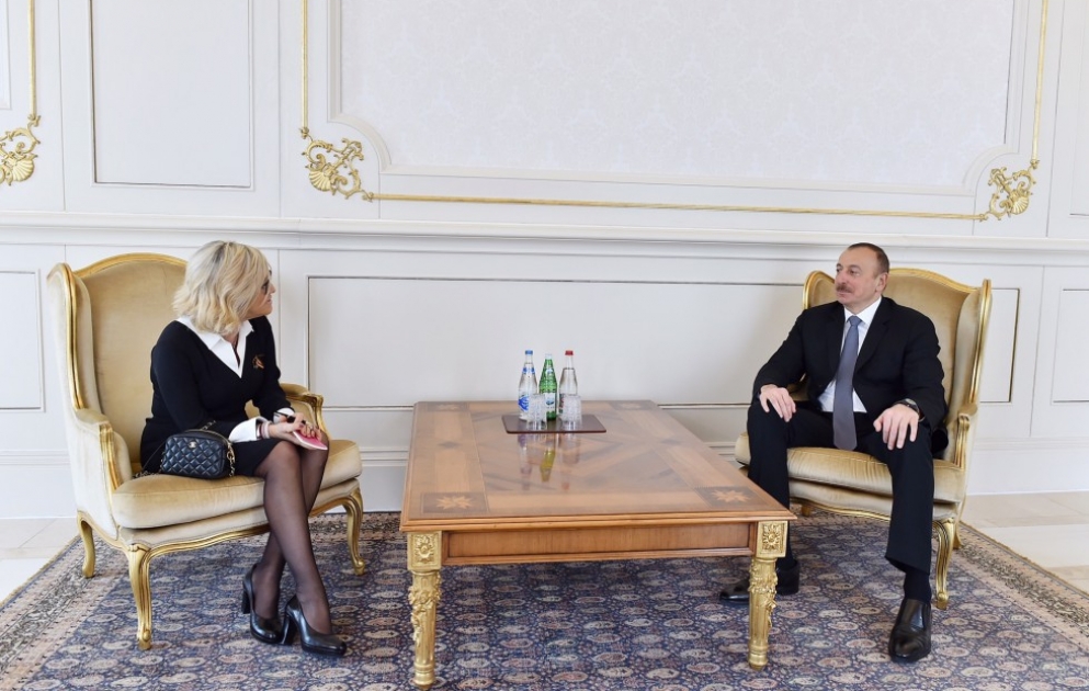 Präsident Ilham Aliyev empfängt neue portugiesische Botschafterin zur Entgegennahme des Beglaubigungsschreibens VIDEO