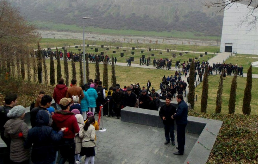 Minlərlə soydaşımız Quba soyqırımı məzarlığına yürüş edib  FOTO VİDEO