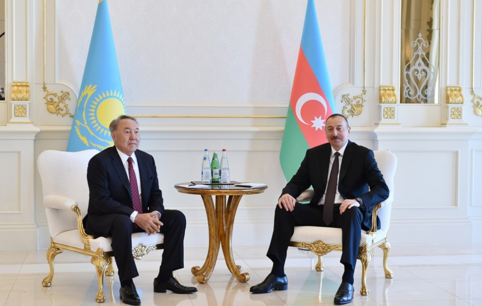 Prezident İlham Əliyevin və Prezident Nursultan Nazarbayevin məhdud tərkibdə görüşü YENİLƏNİB VİDEO