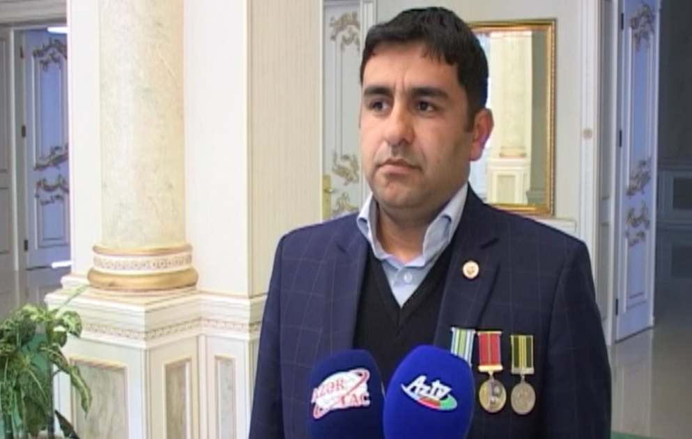 Aprel döyüşlərinin iştirakçısı: Azərbaycan əsgəri torpaqlarımızı azad etmək üçün Ali Baş Komandanın əmrini gözləyir VİDEO