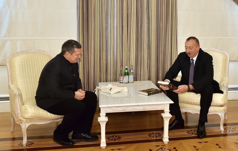 Präsident Ilham Aliyev trifft sich mit Fernseh- und Radiomoderator Wladimir Solowjow VIDEO