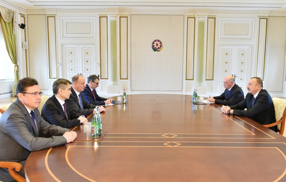 Präsident Ilham Aliyev empfängt russische Delegation VIDEO