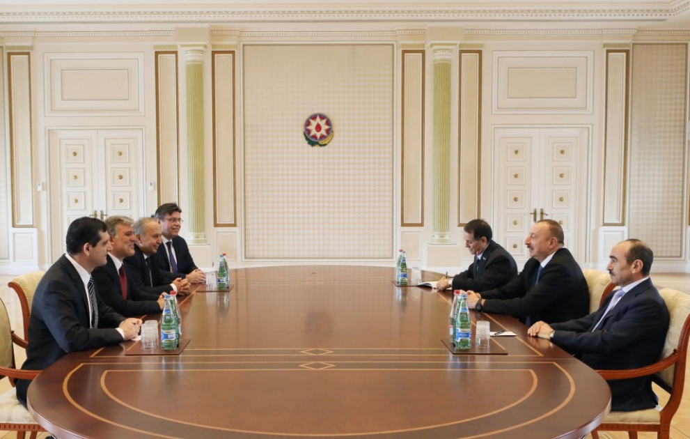 Präsident Ilham Aliyev empfängt den ehemaligen türkischen Präsidenten Abdullah Gül VIDEO