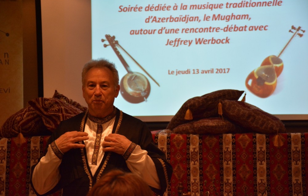 Parisdəki Azərbaycan Mədəniyyət Mərkəzində amerikalı muğam musiqiçisi Cefri Verbokla görüş VİDEO