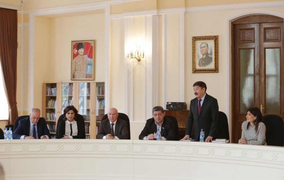 Präsentation des Buches “Düsen Kaseinov -70“ in Baku VIDEO