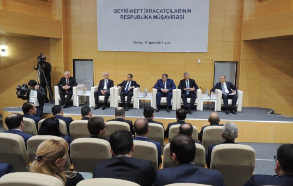 Qeyri-neft ixracatçılarının respublika müşavirəsi çərçivəsində sahibkarlarla müzakirələr aparılıb VİDEO