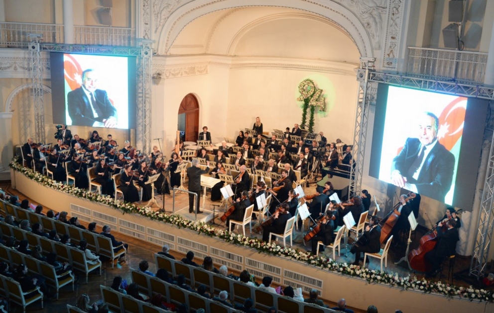Ulu Öndərin anadan olmasının 94 illiyi ilə bağlı klassik musiqi gecəsi təşkil edilib VİDEO