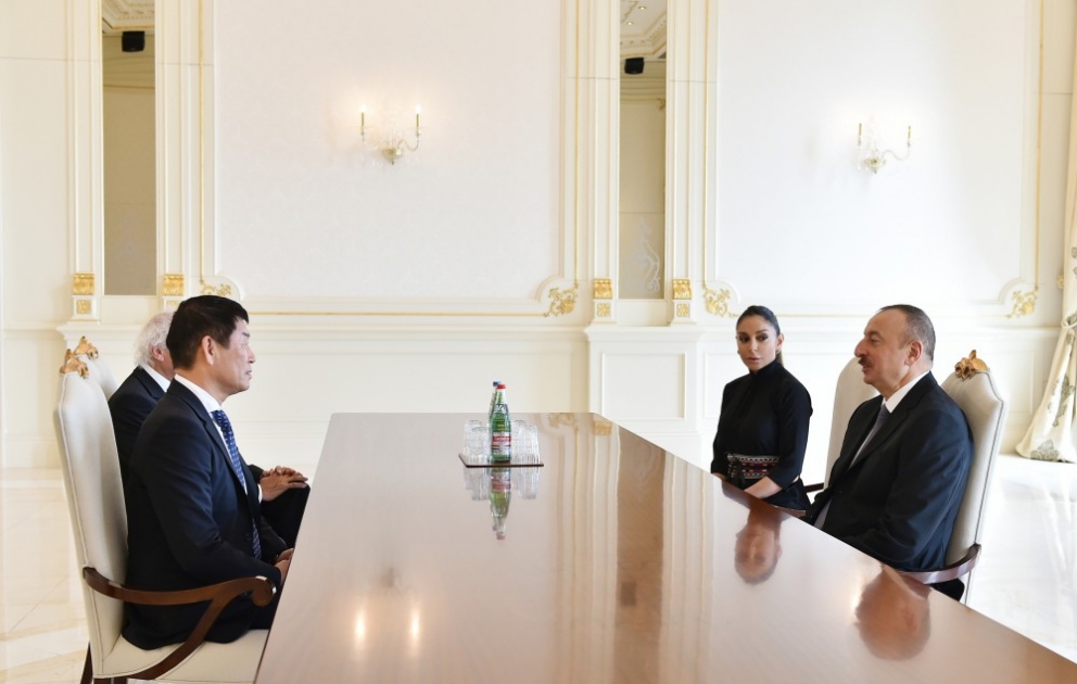 Präsident Ilham Aliyev empfängt Präsident und Generalsekretär des Internationalen Turnbunds VIDEO