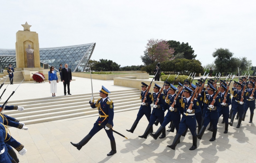 Le président de la République participe à la cérémonie organisée à l'occasion du Jour de la Victoire VIDEO