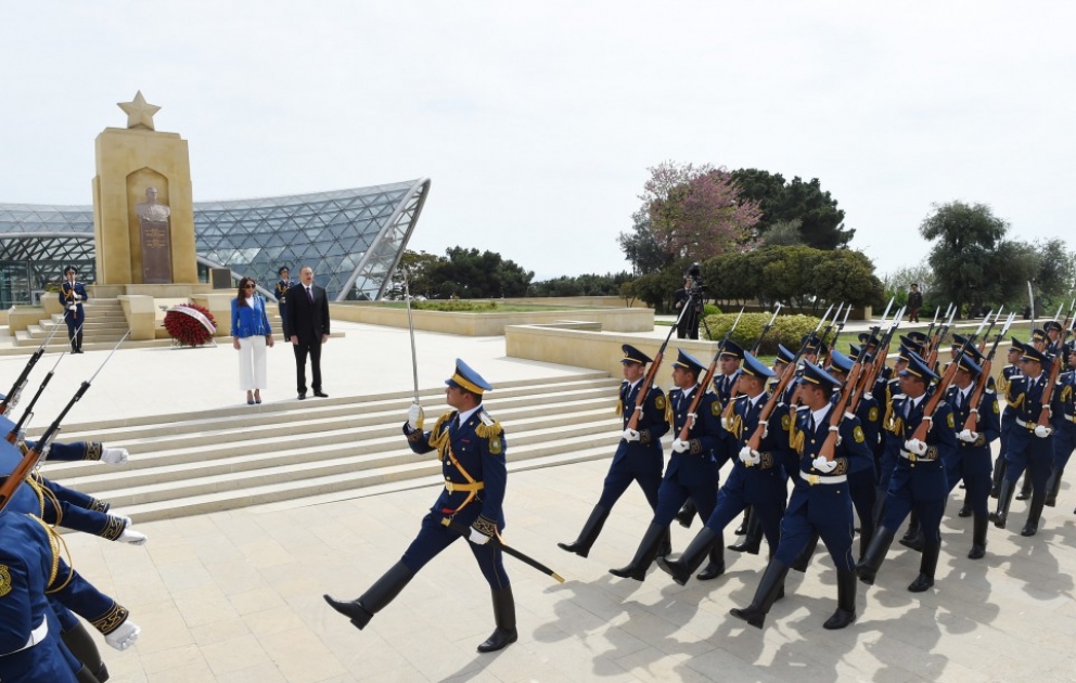 President Ilham Aliyev attended ceremony to mark May 9 - Victory Day in Baku VIDEO