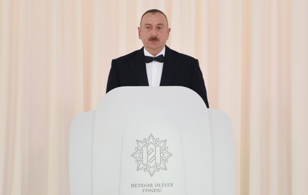 Ümummilli Liderin anadan olmasının 94-cü ildönümünə və Heydər Əliyev Fondunun fəaliyyətinin 13 illiyinə həsr olunan təntənəli mərasim keçirilib  Azərbaycan Prezidenti İlham Əliyev mərasimdə iştirak edib YENİLƏNİB 2  VİDEO