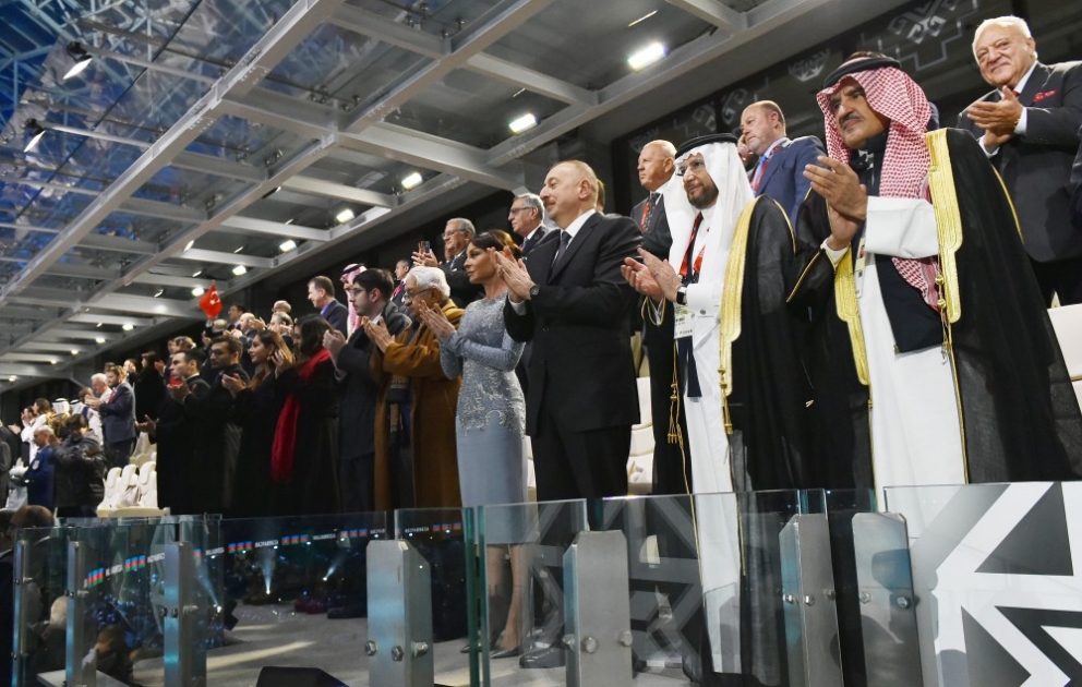Bakı Olimpiya Stadionunda IV İslam Həmrəyliyi Oyunlarının təntənəli açılış mərasimi olub Azərbaycan Prezidenti İlham Əliyev Oyunları açıq elan edib VİDEO