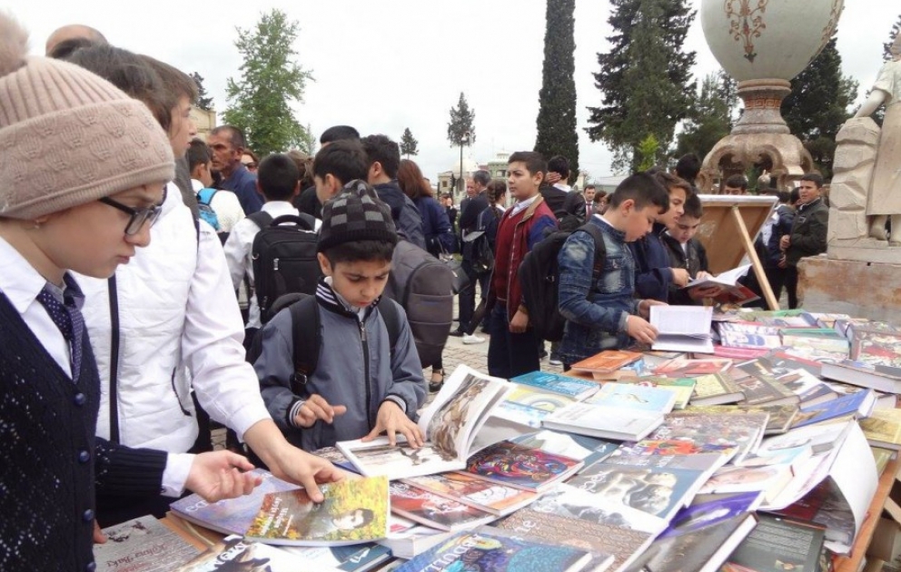 “Kitab bayramı”nda 3 mindən çox nəşr sərgilənib VİDEO