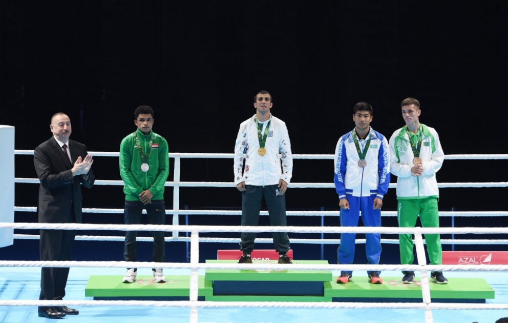 Aserbaidschanische Boxer gewinnen 3 Gold, 3 Silber und 1 Bronze  Präsident Ilham Aliyev verfolgt Finale VIDEO