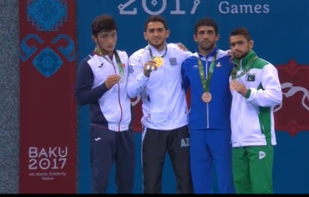 Hacı Əliyev İslamiadada Azərbaycanın aktivinə 65-ci qızıl medalı yazdırıb Medalı idmançımıza Azərbaycan Prezidenti İlham Əliyev təqdim edib VİDEO
