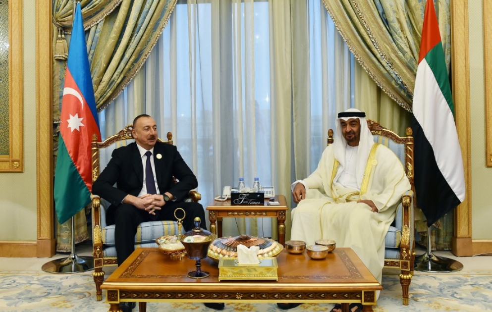 Präsident Ilham Aliyev trifft sich mit dem Kronprinzen von Abu Dhabi VIDEO