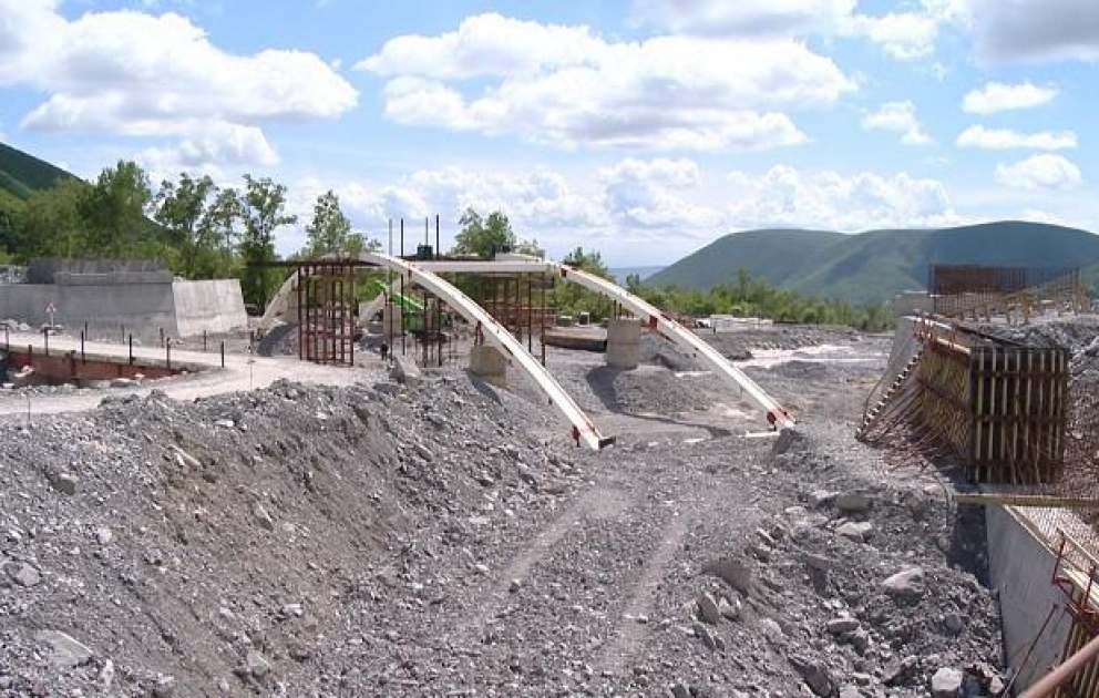 Şəkidə Kiş çayı üzərində yeni körpü tikilir VİDEO