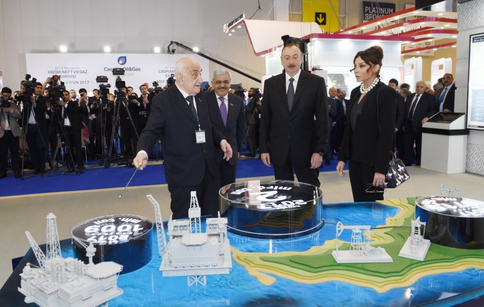 Präsident Ilham Aliyev nimmt an der Eröffnungsfeier der XXIV. Fachmesse “Caspian Oil & Gas-2017“ teil VIDEO