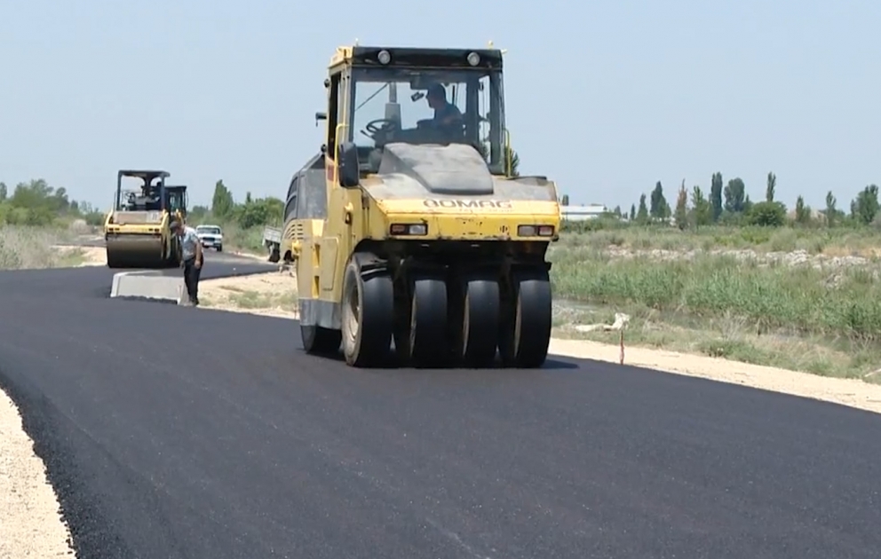 Hacıqabulda 10 yaşayış məntəqəsini birləşdirən yolun tikintisi davam etdirilir VİDEO