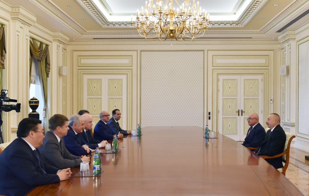 Президент Ильхам Алиев принял находящихся с визитом в Баку руководителей таможенных служб государств-участников СНГ ОБНОВЛЕНО ВИДЕО