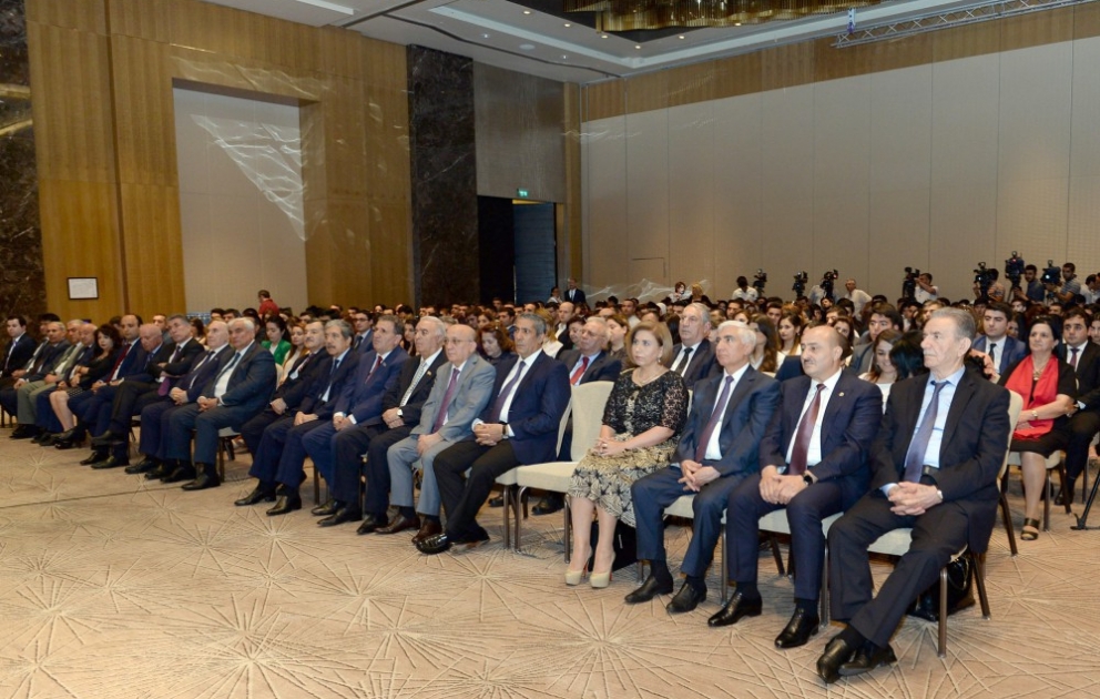 Yeni Azərbaycan Partiyasının təşkilatçılığı ilə 15 İyun – Milli Qurtuluş Gününə həsr olunan konfrans keçirilib YENİLƏNİB VİDEO