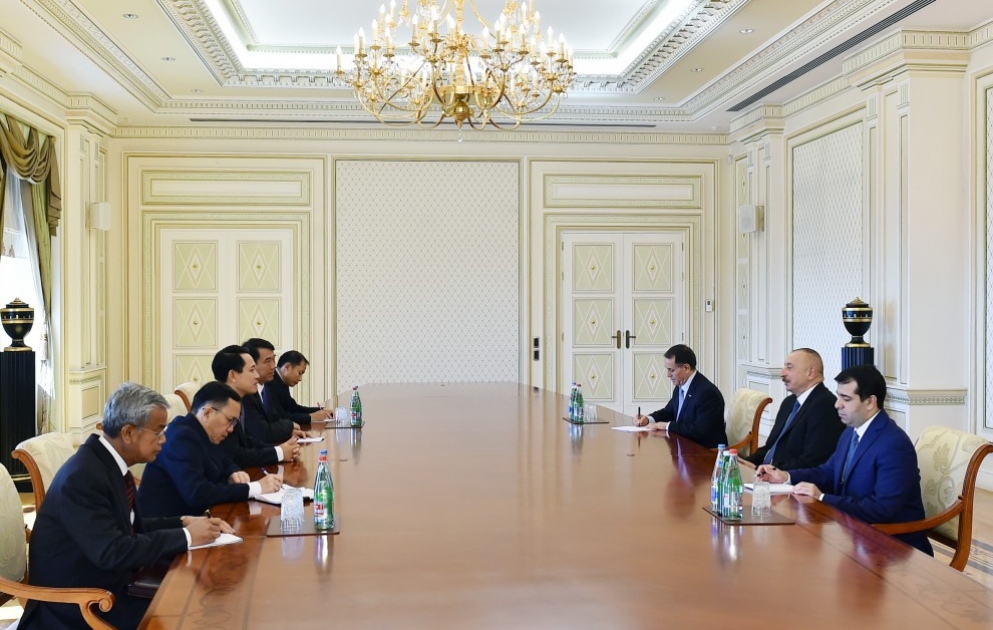 Präsident Ilham Aliyev empfängt Außenminister von Laos VIDEO