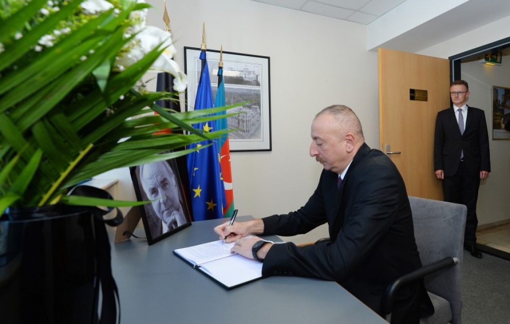 President Ilham Aliyev visited German Embassy to offer condolences over death of former Federal Chancellor Helmut Kohl VIDEO