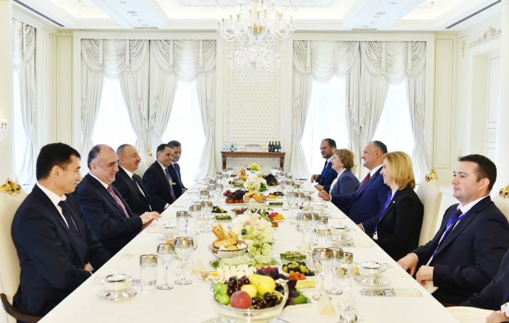 President Ilham Aliyev hosted official dinner reception in honor of Moldovan President VIDEO