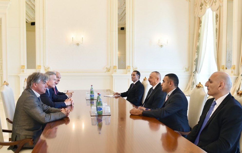 Le président Ilham Aliyev reçoit l’ancien député français Jean-François Mancel VIDEO