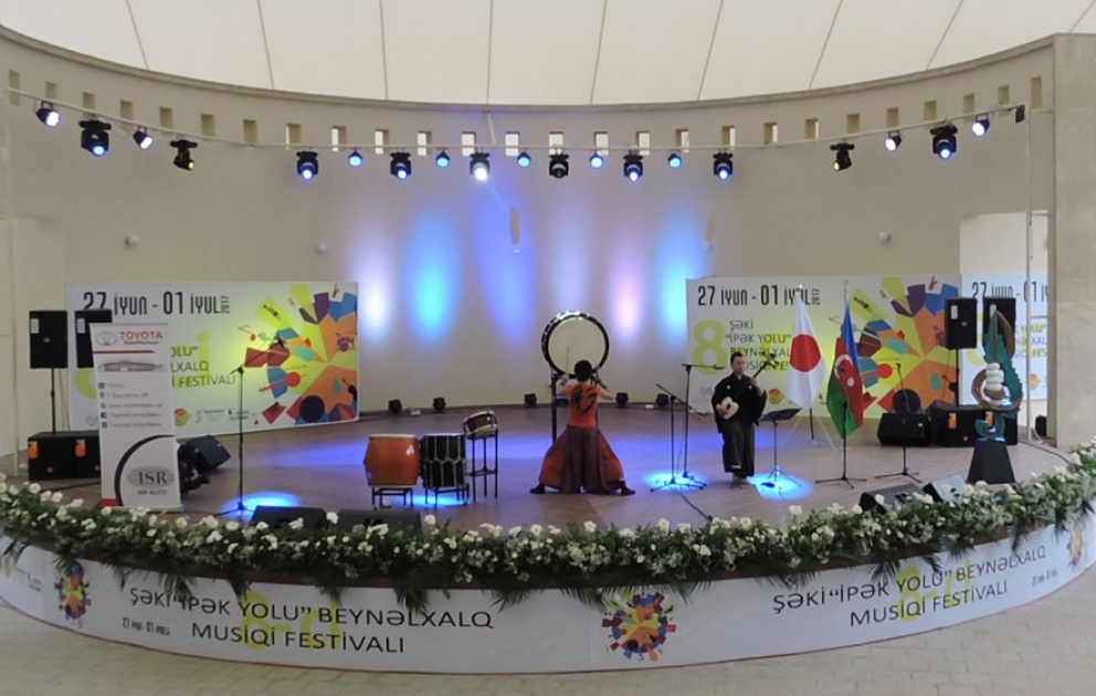 Festivalın ikinci günü Şəki tamaşaçıları Yaponiya musiqi qrupunun konsertini izləyiblər VİDEO