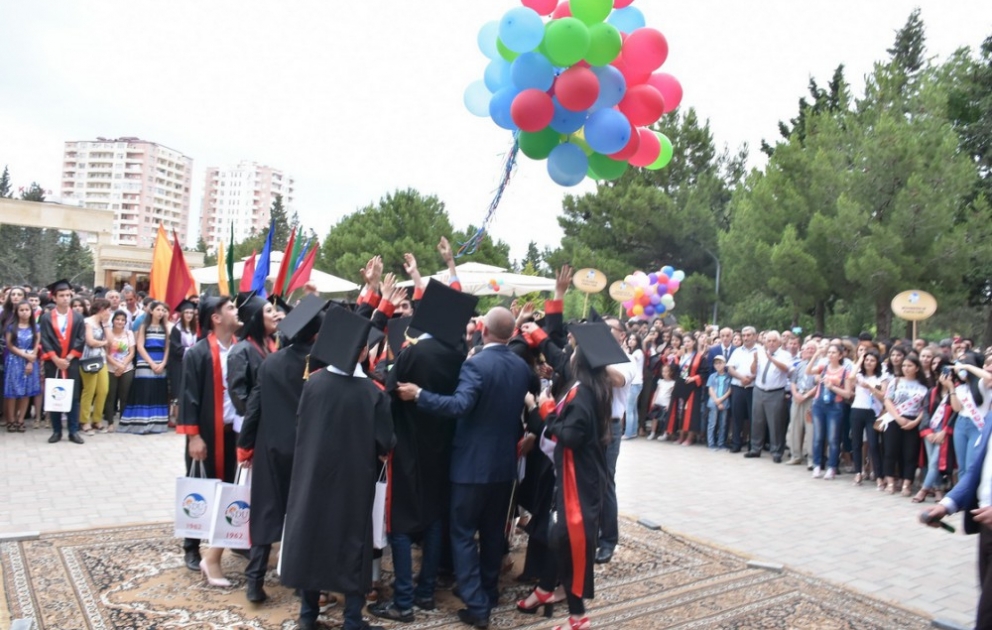 Sumqayıt Dövlət Universiteti növbəti məzunlarını yola saldı VİDEO