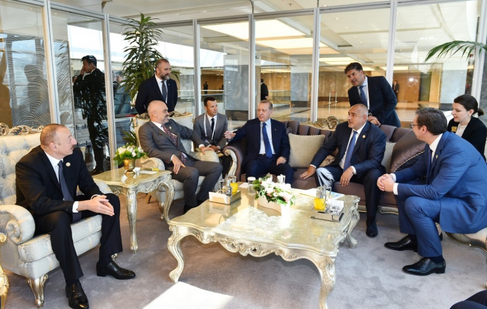 President Ilham Aliyev, President Recep Tayyip Erdogan and heads of state and government attending 22nd World Petroleum Congress had a brief talk VIDEO