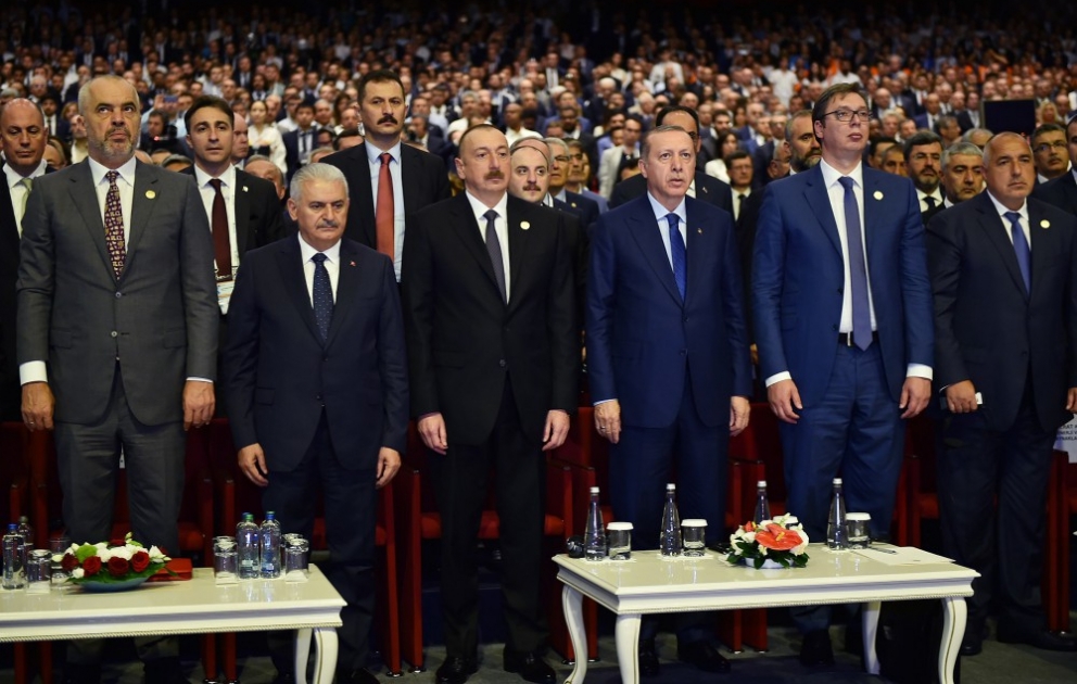 Staatspräsident Ilham Aliyev nimmt am 22. Weltölkongress teil VIDEO