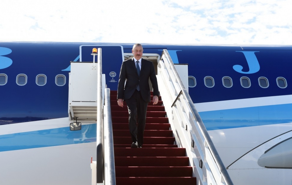 Staatspräsident Ilham Aliyev zu Staatsbesuch in Lettland eingetroffen VIDEO