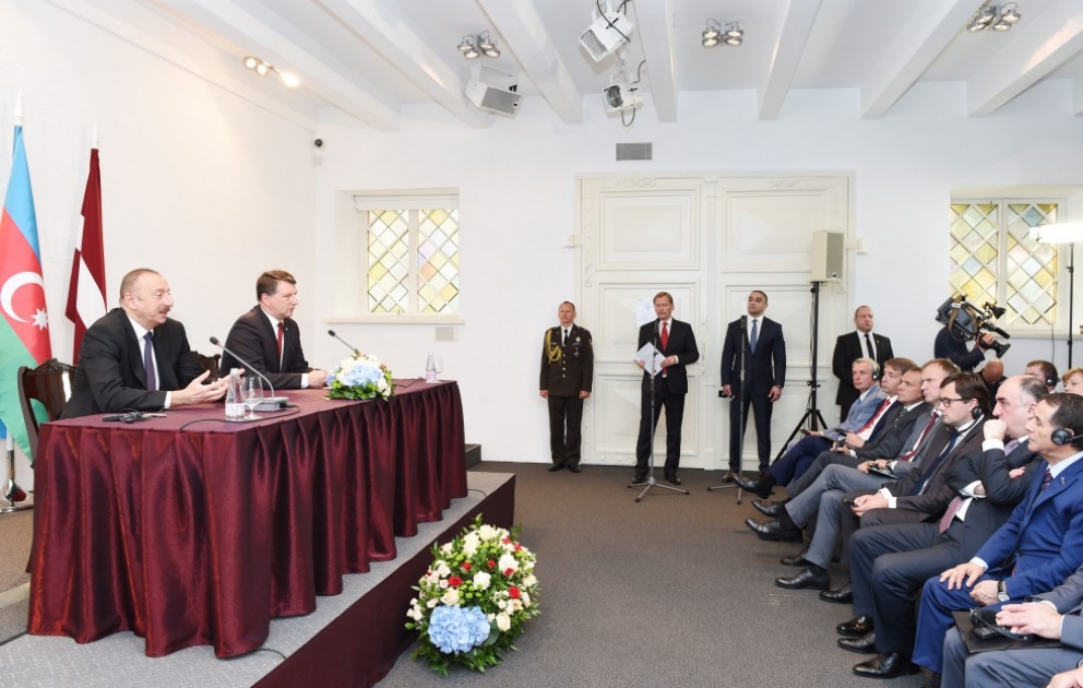 Pressekonferenz der Präsidenten von Aserbaidschan und Lettland Ilham Aliyev und Raimonds Vējonis VIDEO