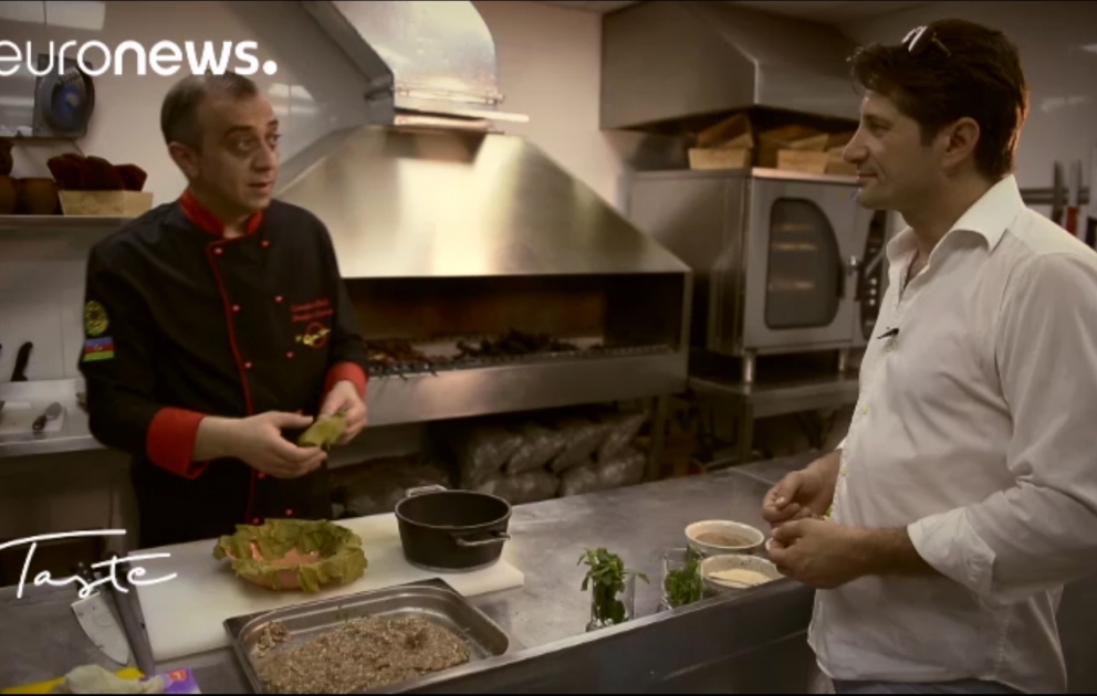 “Euronews” telekanalı Azərbaycan mətbəxi ilə tanışlığı yarpaq dolmasından başlayıb VİDEO