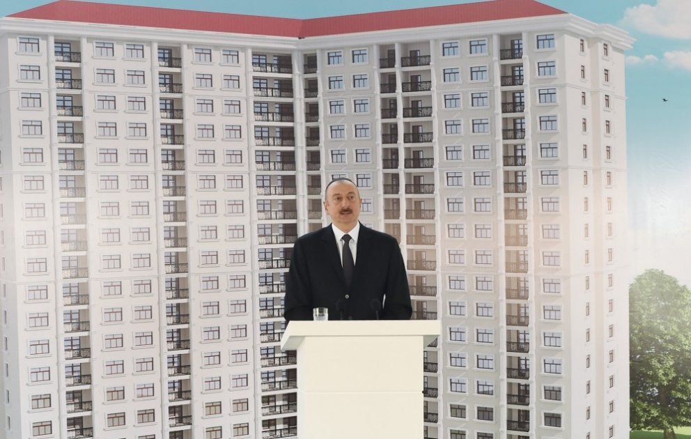 Prezident İlham Əliyev jurnalistlər üçün tikilmiş növbəti binada Milli Mətbuat Günü münasibətilə mənzillərin paylanması mərasimində iştirak edib YENİLƏNİB 5 VİDEO