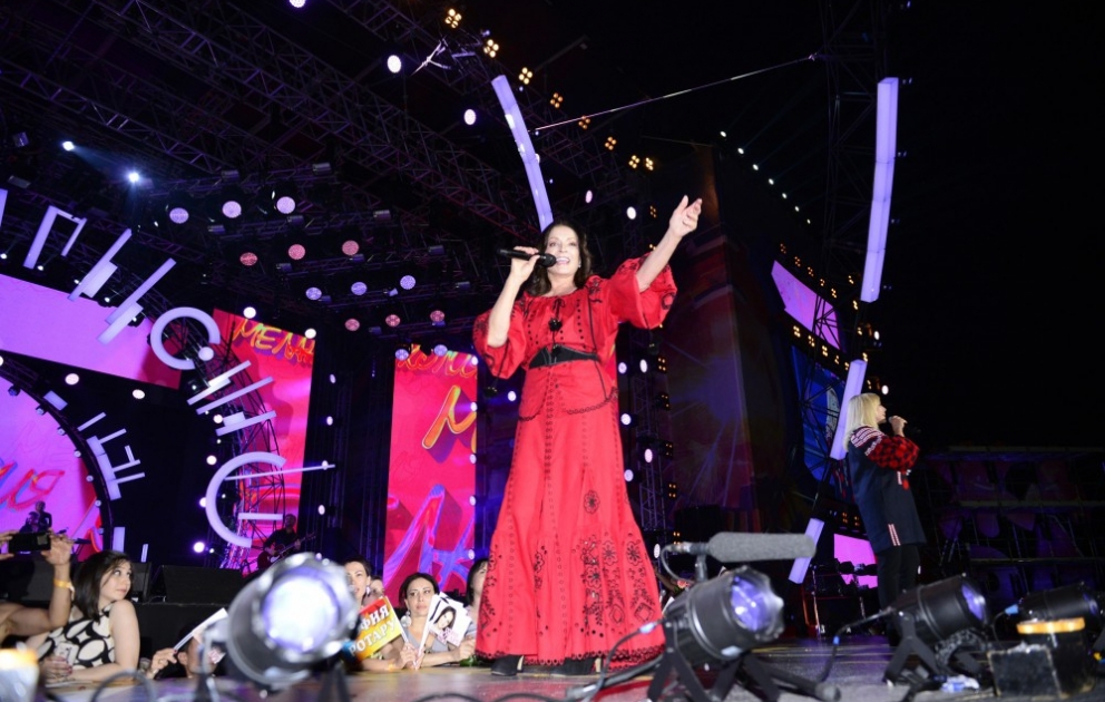 Second day of Zhara festival celebrates Sofia Rotaru`s jubilee VIDEO