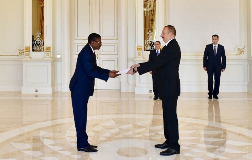 Prezident İlham Əliyev Burkina Fasonun Azərbaycanda yeni təyin olunmuş səfirinin etimadnaməsini qəbul edib YENİLƏNİB VİDEO