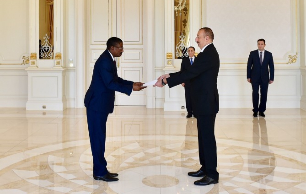 Le président Ilham Aliyev reçoit les lettres de créance du nouvel ambassadeur du Burkina Faso VIDEO