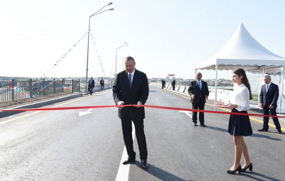 Prezident İlham Əliyev yenidən qurulan Pirşağı-Novxanı və Binəqədi-Novxanı-Corat yollarının açılışında iştirak edib VİDEO