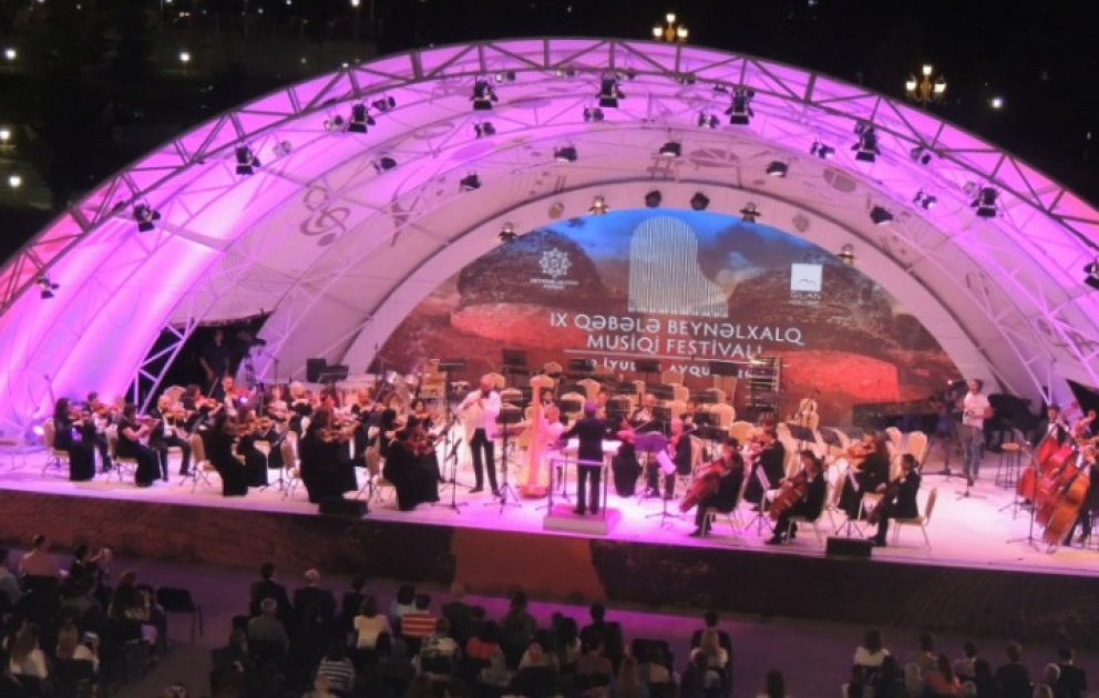 Möhtəşəmliyi ilə yadda qalan IX Qəbələ Beynəlxalq Musiqi Festivalının bağlanış mərasimi və son konserti olub VİDEO