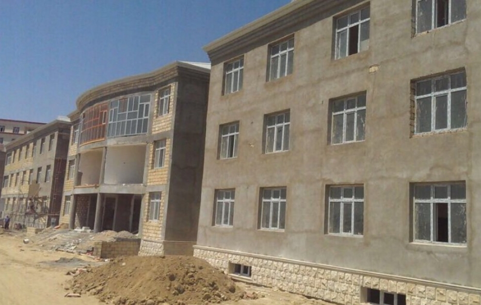 Abşeron rayonunun Mehdiabad qəsəbəsində məcburi köçkünlər üçün 1200 yerlik yeni məktəb tikilir VİDEO